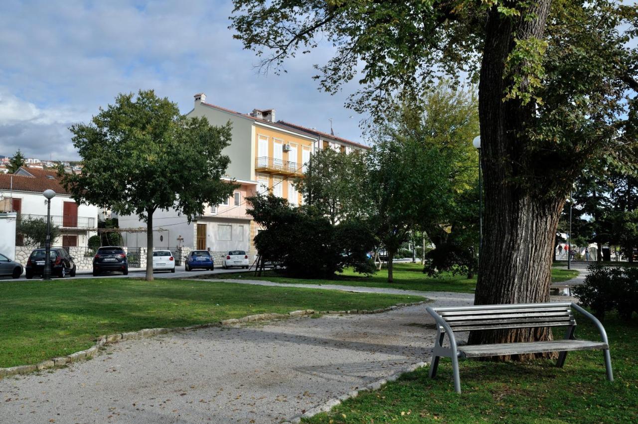 Paril Lägenhet Crikvenica Exteriör bild